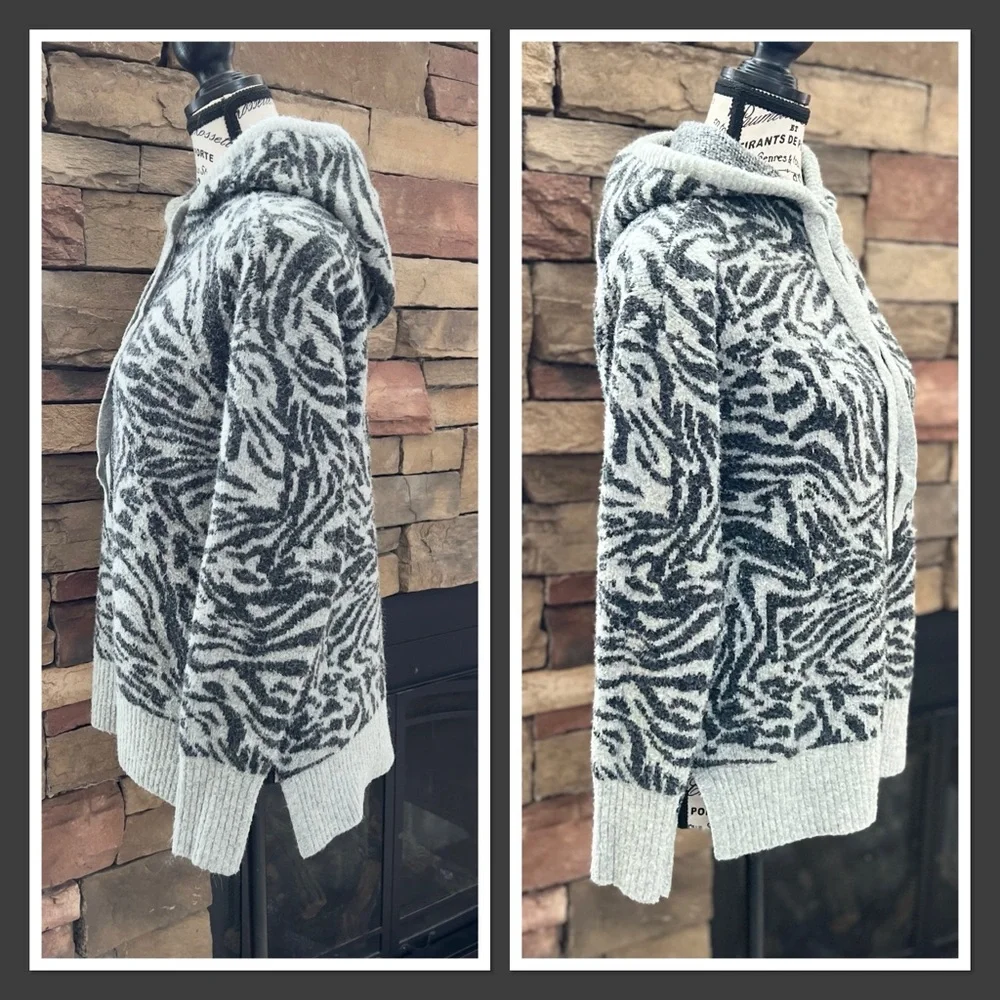 LOU & GREY Zebra Print Women's Hoodie Sweater - Picture 3 of 12